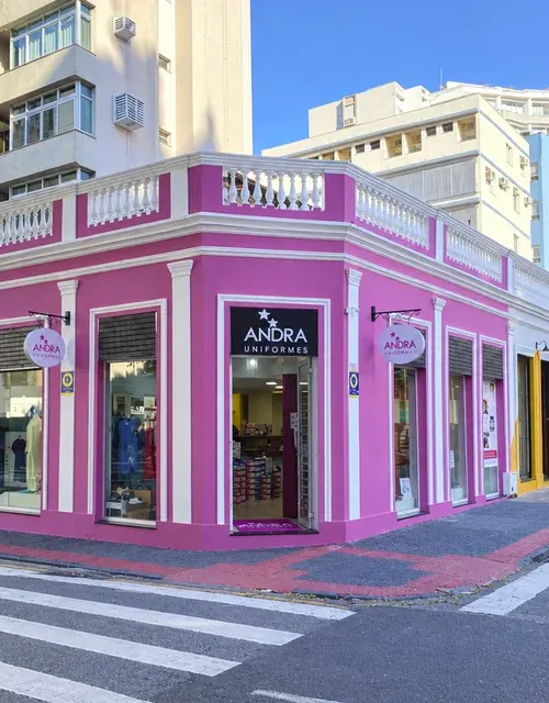 Entrada da loja Andra Uniformes, no centro de Florianópolis